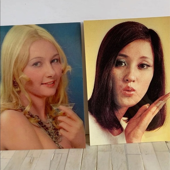 Other - VTG holographic “girlie” postcards